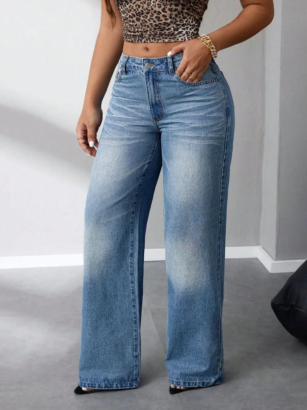 Wide Leg Jeans with Pockets